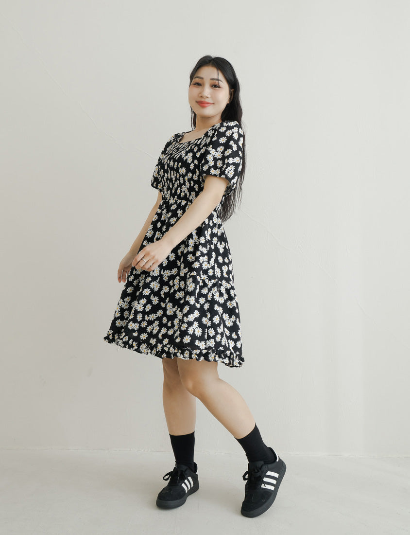 Daisy Print Square Neck Smocked Puff Sleeve Plus Size Mini Dress