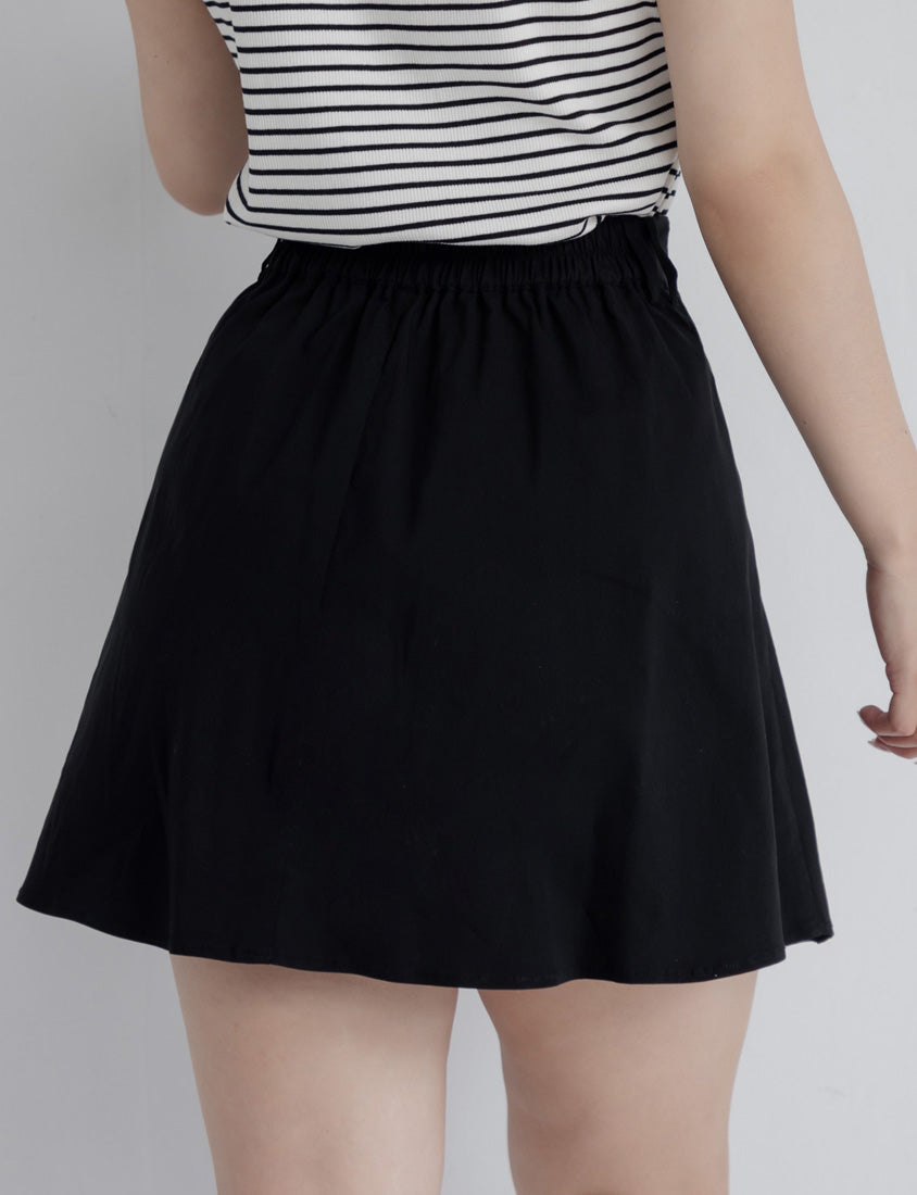 Skin-friendly Silky Pleated Back Elastic Plus Size Mini Skirt (With Pants)