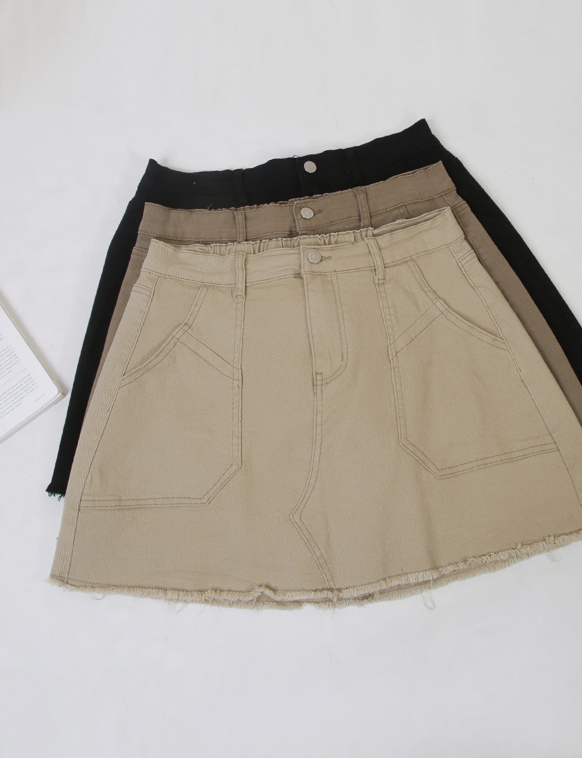 Pocket Twill Cotton Frayed Hem Plus Size Mini Skirt (With Inner Shorts)