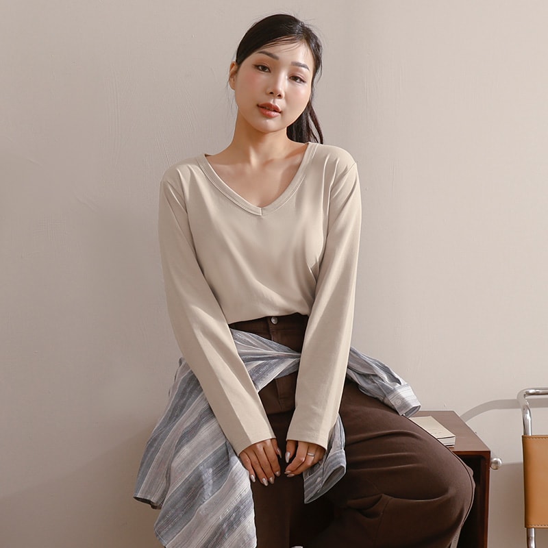 V-Neck Slim Fit Plus Size Long Sleeve Tee