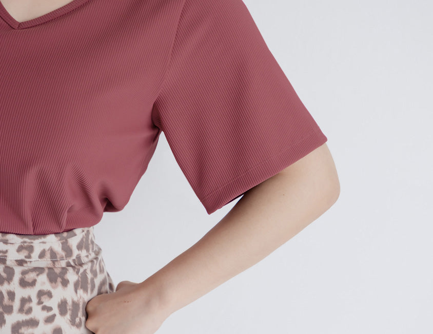 Pobra. Airy Ribbed V-Neck Short Sleeve Plus Size Bratop