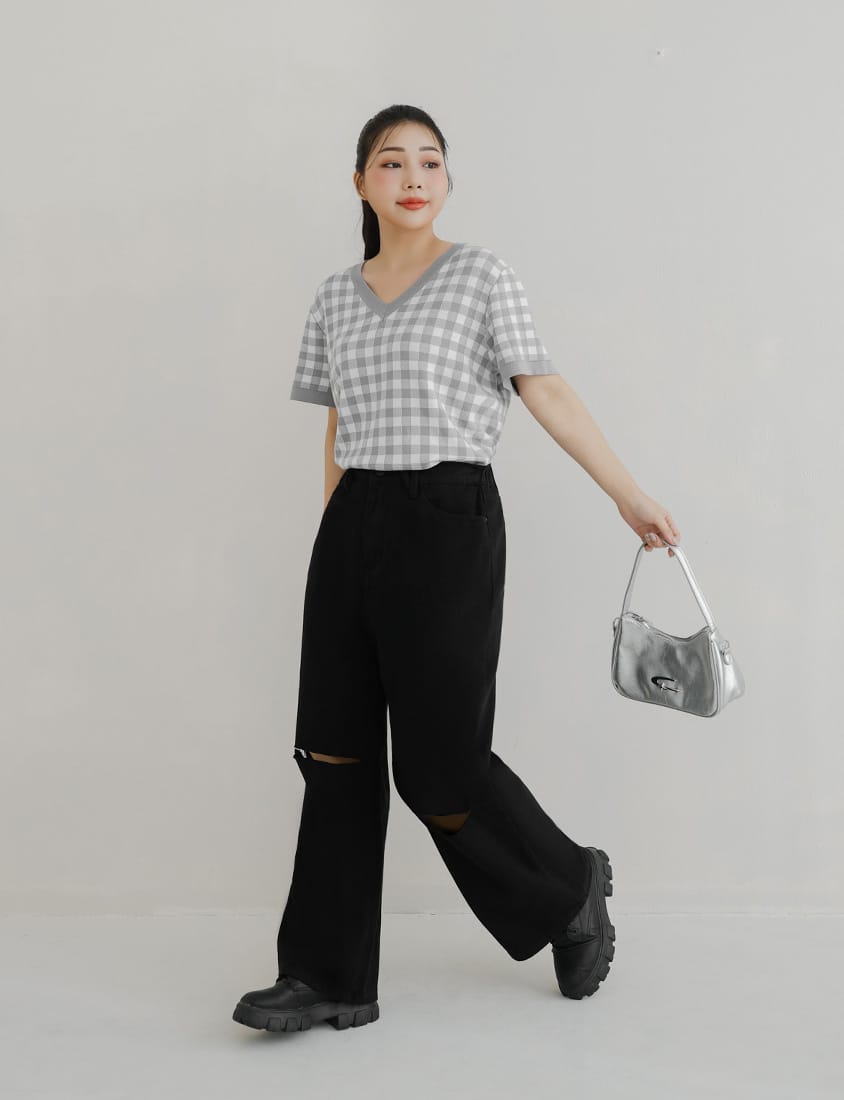 Plaid V-Neck Knit Plus Size Short Sleeve Top