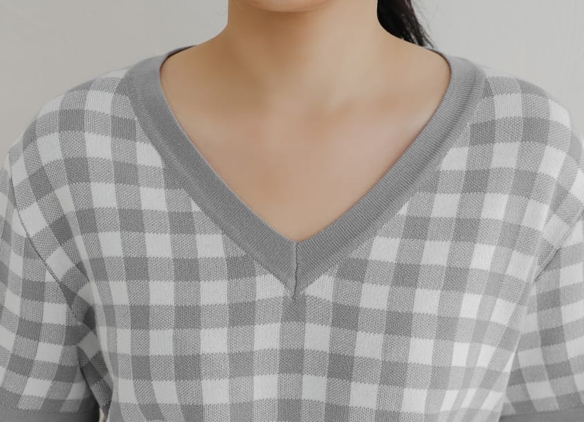 Plaid V-Neck Knit Plus Size Short Sleeve Top