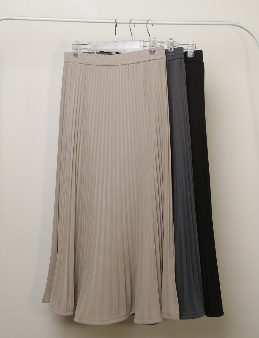 MISS. Fairy Pleated Elastic Waist Plus Size Maxi Skirt