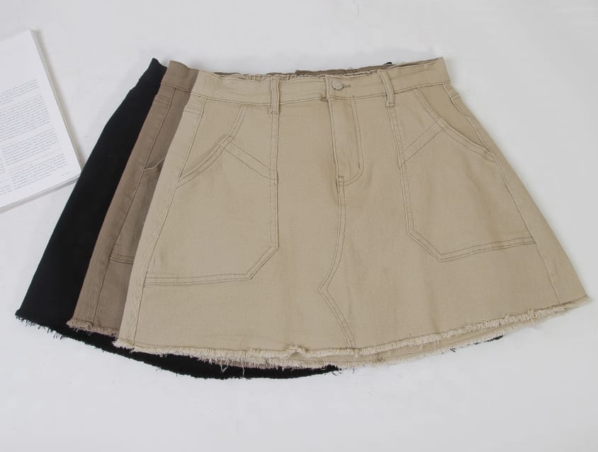 Pocket Twill Cotton Frayed Hem Plus Size Mini Skirt (With Inner Shorts)