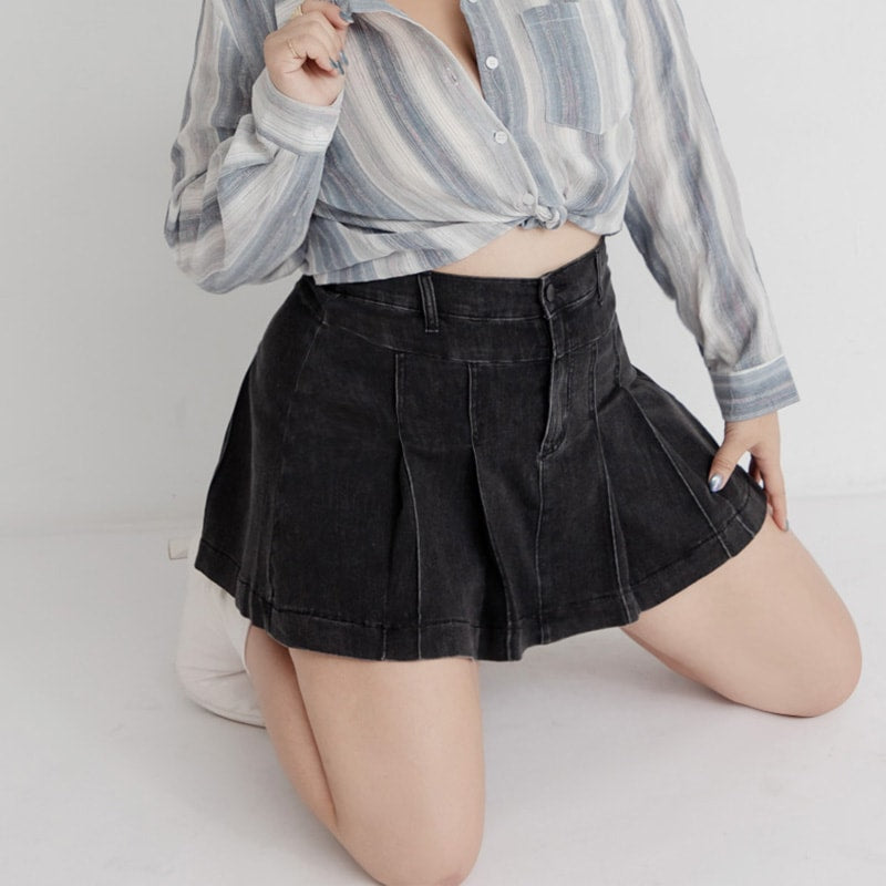 MUA! Sweet & Hot Denim Pleated Plus Size Mini Skirt (with Inner Pants)