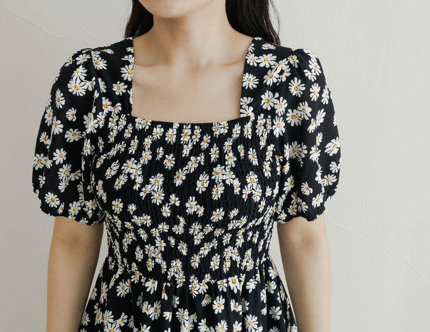 Daisy Print Square Neck Smocked Puff Sleeve Plus Size Mini Dress