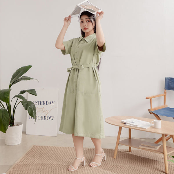 Color-Block Stitching Collar Twill Plus Size Maxi Dress (with Waist Tie)
