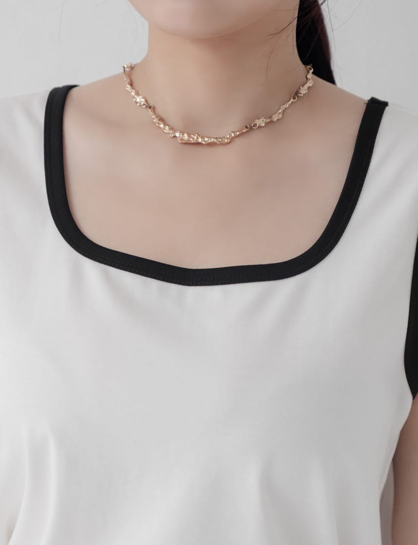 MISS. Basic Contrast Piped Plus Size Square Neck Tank Top