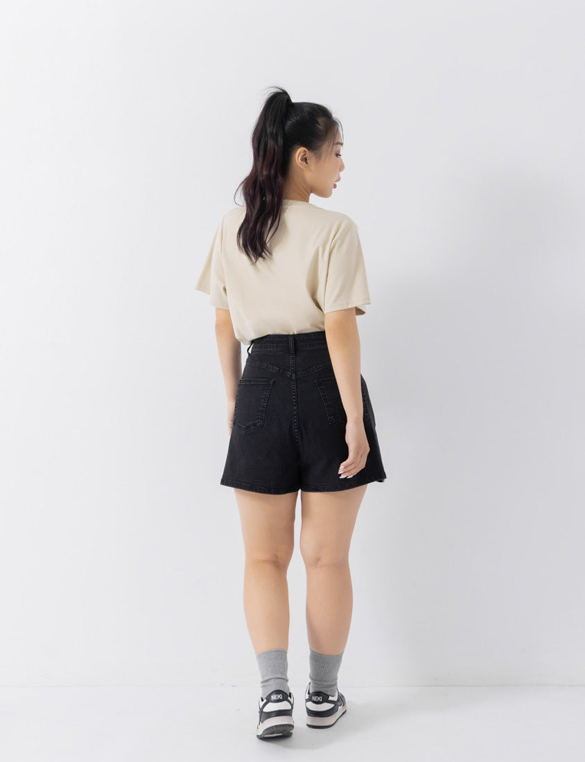 Versatile Contrast-Pocket Plus Size Denim Shorts
