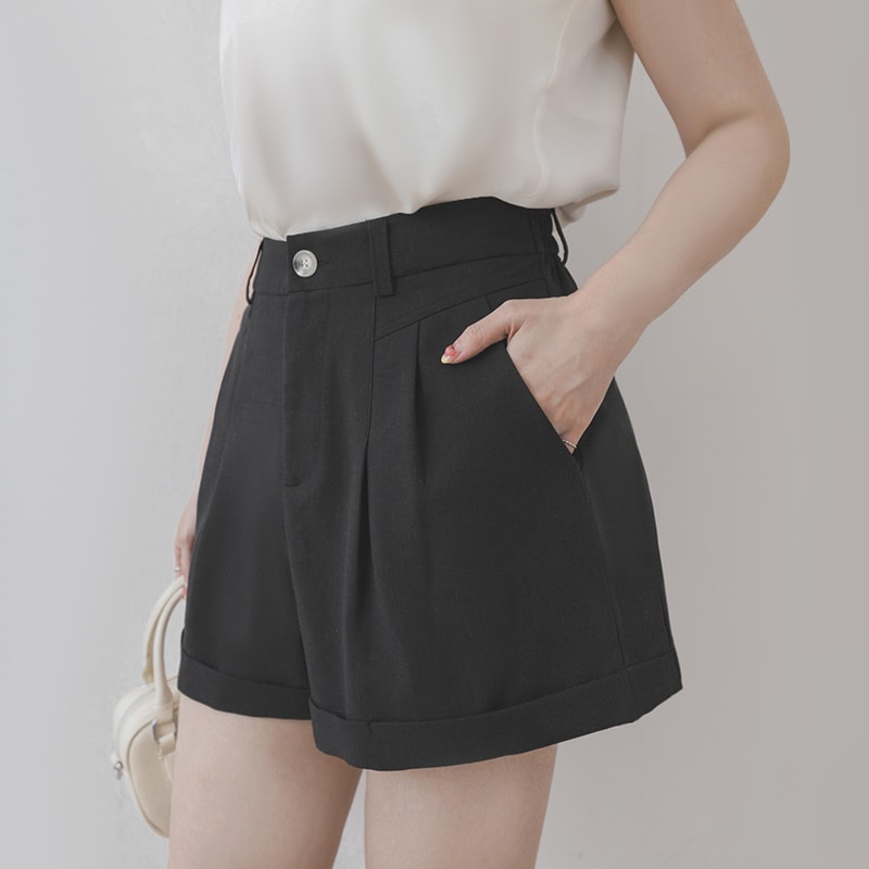 MISS. Wrinkle-Resistant Skin-Friendly Linen Cuffed Plus Size Shorts