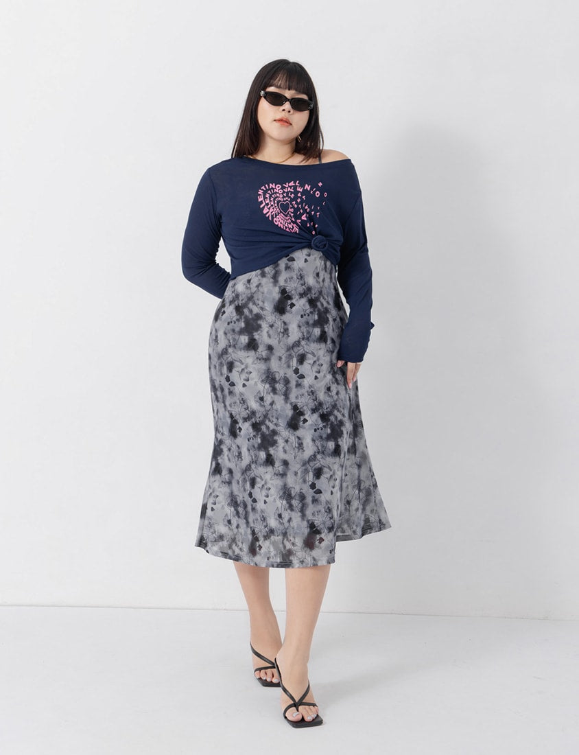 MUA! Chic Graphic Heart Lettering Plus Size Top