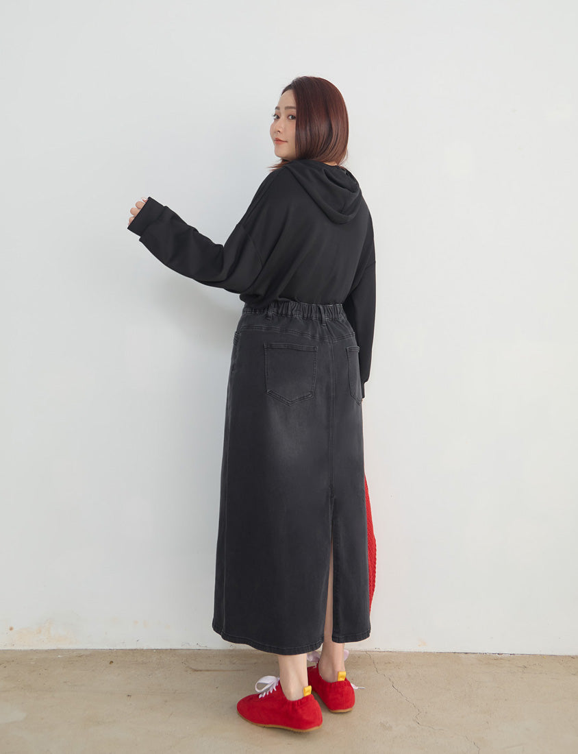 Standard Perfect Fit Back Slit Plus Size Denim Maxi Skirt