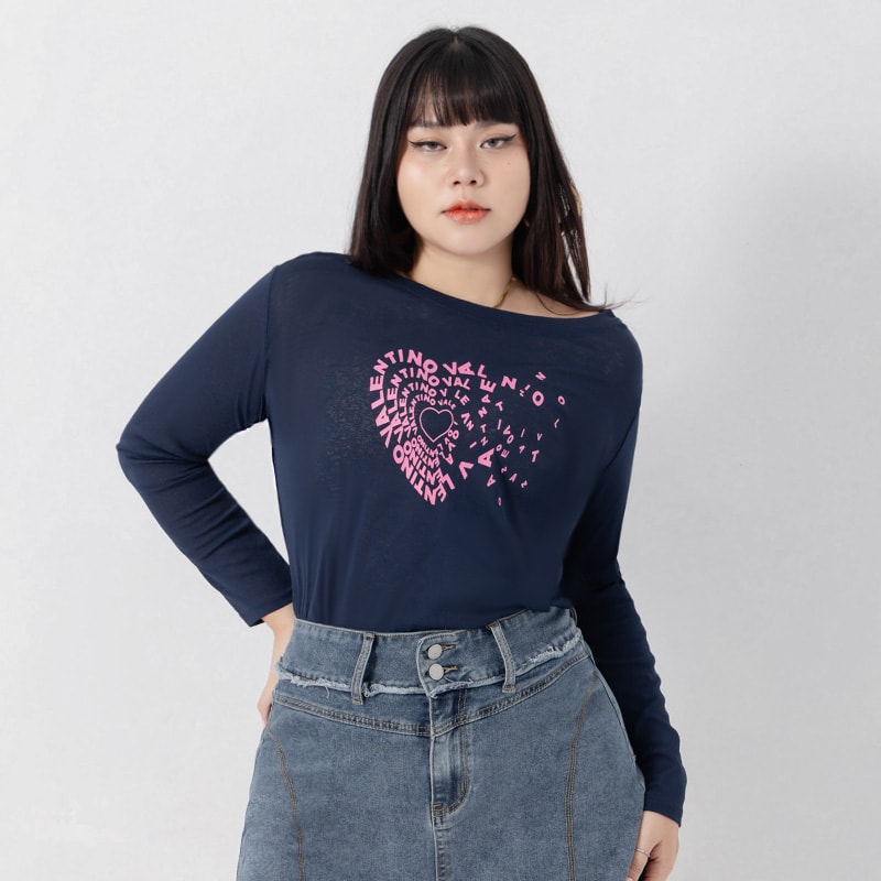 MUA! Chic Graphic Heart Lettering Plus Size Top