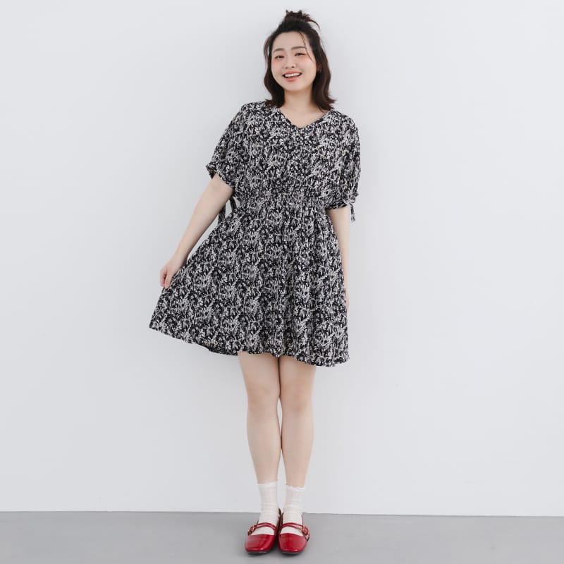 Heart Button Cuff Tie Plus Size Floral Mini Dress