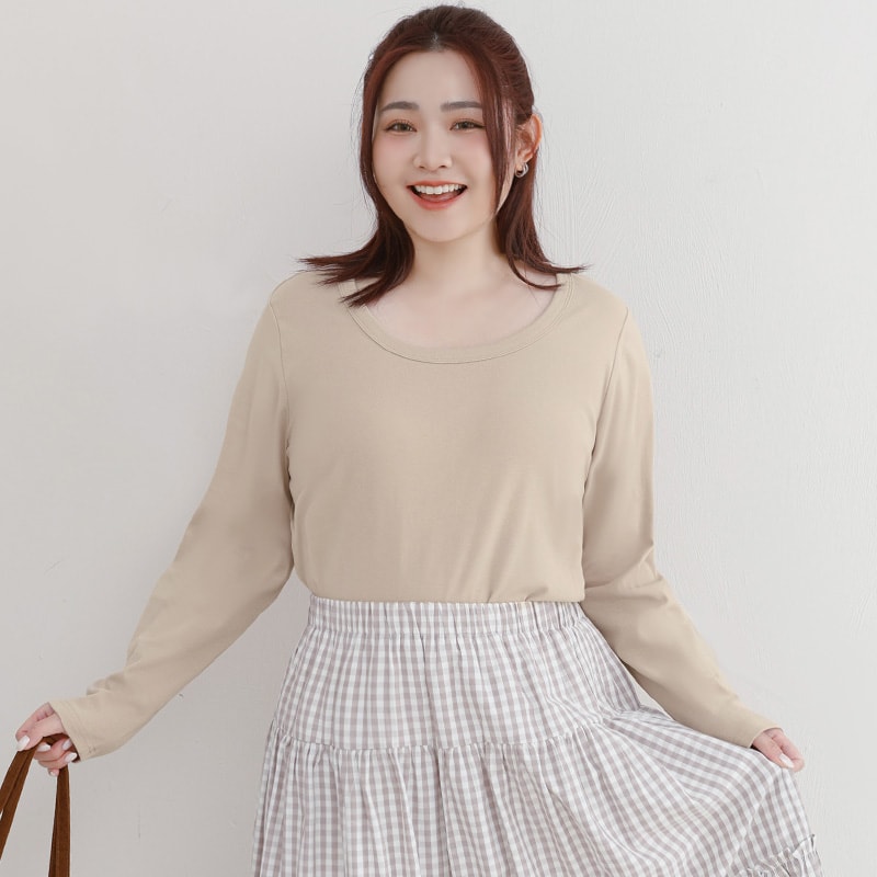 U-Neck Slim Fit Plus Size Long Sleeve Tee