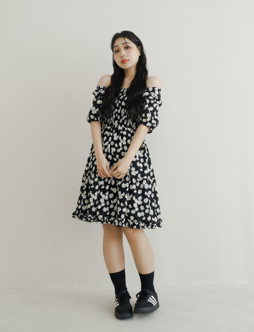 Daisy Print Square Neck Smocked Puff Sleeve Plus Size Mini Dress