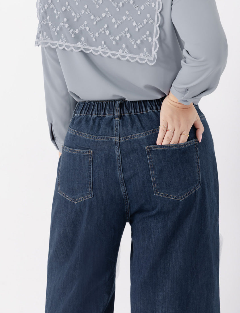 Standard Stitch Detail Plus Size Wide-Leg Jeans