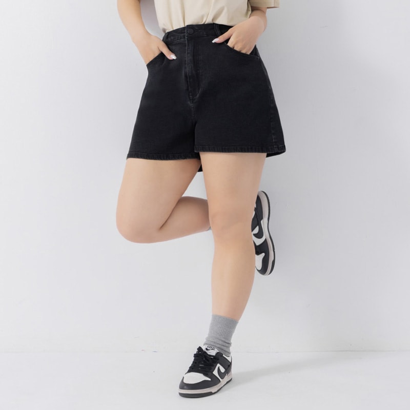Versatile Contrast-Pocket Plus Size Denim Shorts