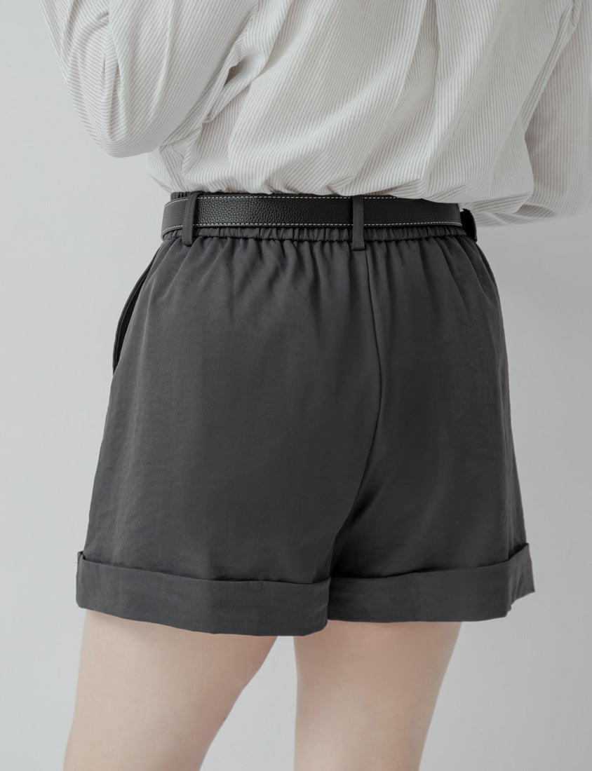 Elastic Back Waist Structured Cuffed Plus Size Shorts (With Belt)