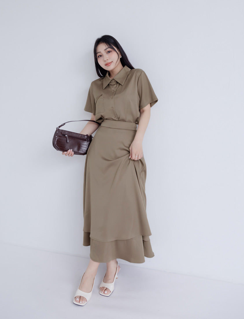 MISS. Fairy Double Layered Back Elastic Glossy Plus Size Maxi Skirt
