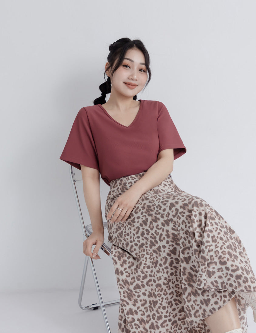 Pobra. Airy Ribbed V-Neck Short Sleeve Plus Size Bratop