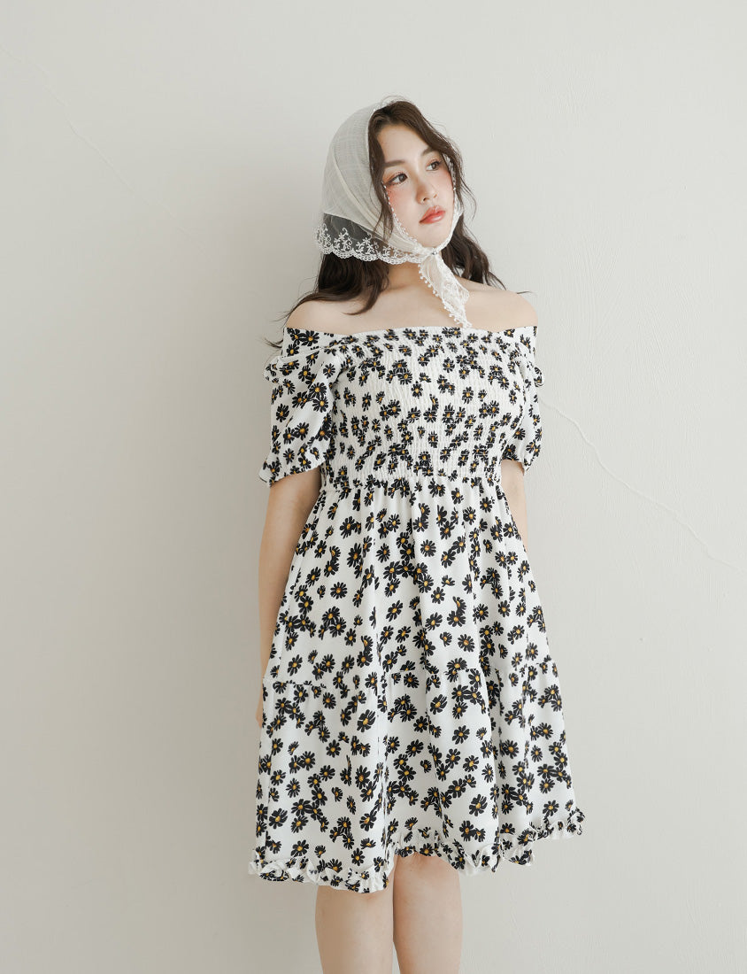 Daisy Print Square Neck Smocked Puff Sleeve Plus Size Mini Dress