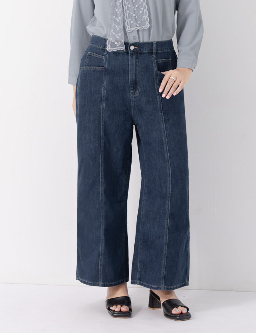 Standard Stitch Detail Plus Size Wide-Leg Jeans