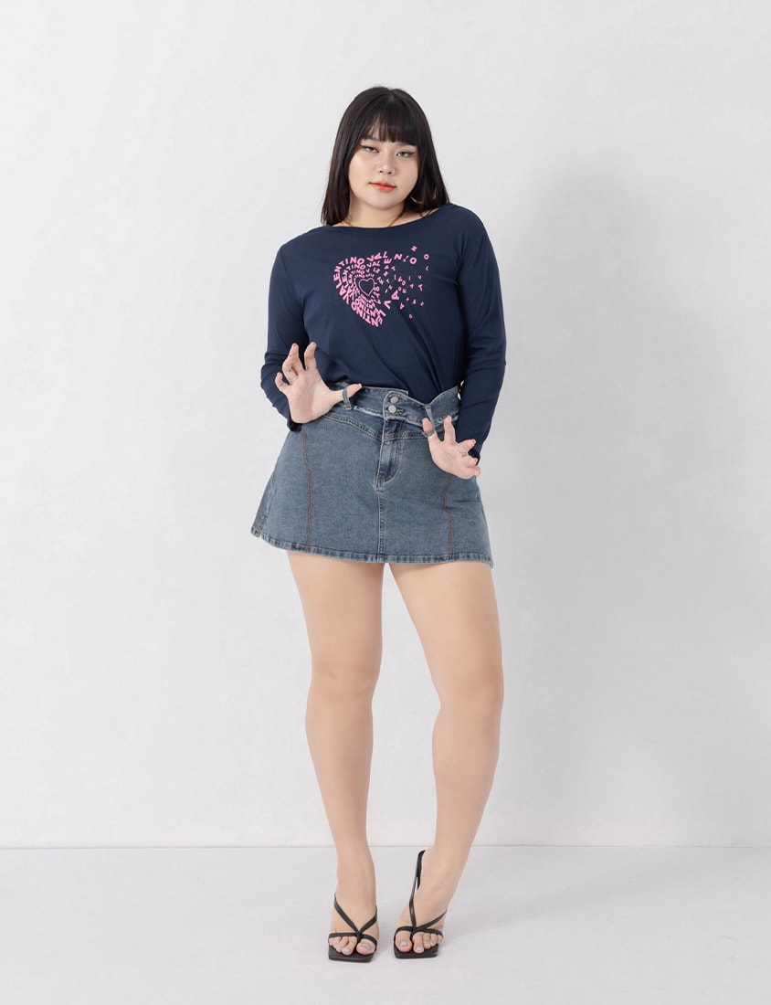 MUA! Chic Graphic Heart Lettering Plus Size Top