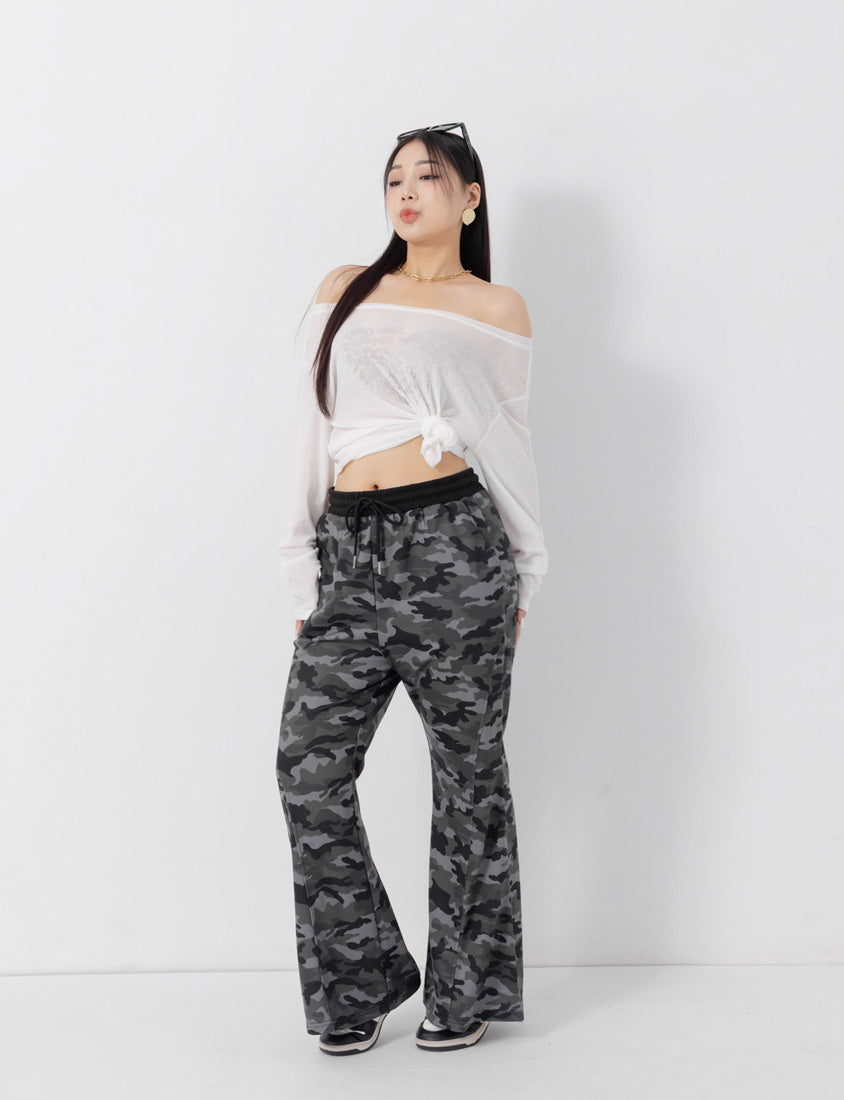 MUA! Chic Graphic Heart Lettering Plus Size Top