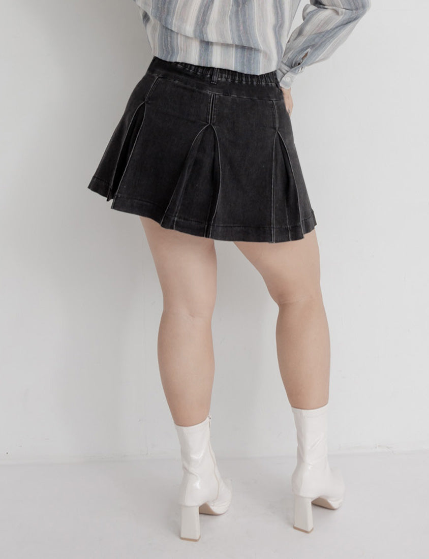 MUA! Sweet & Hot Denim Pleated Plus Size Mini Skirt (with Inner Pants)
