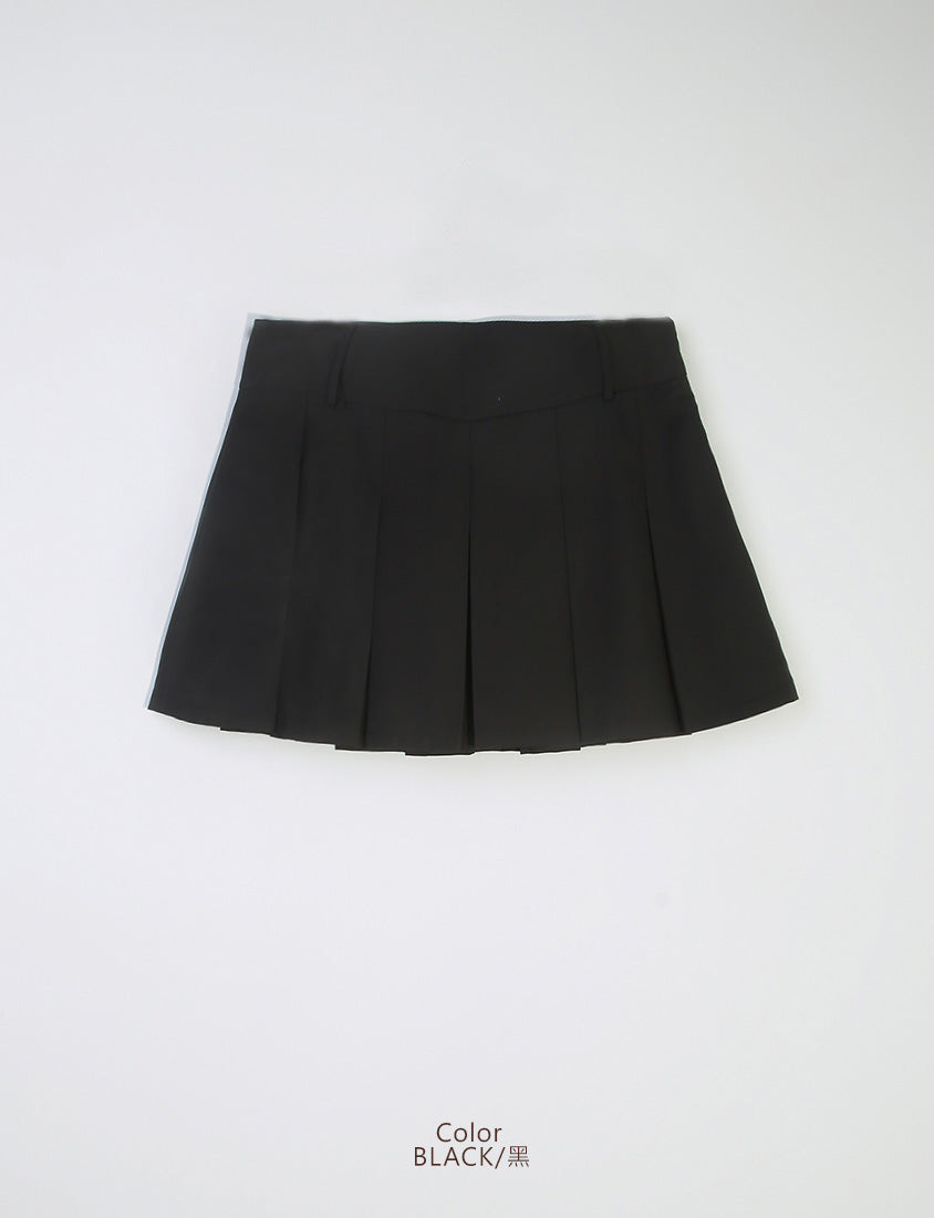 MUA! V-Waist Pleated Plus Size Tailored Skort