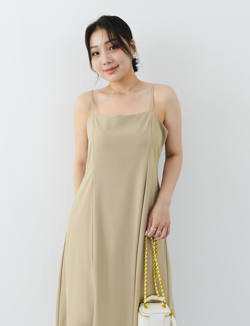 Wrinkle-Resistant Front Slit Adjustable Strap Plus Size Maxi Dress