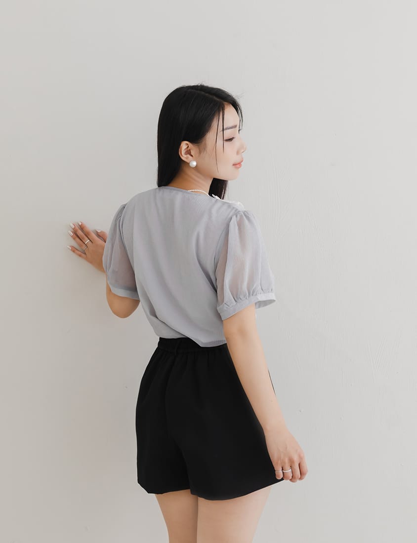 MISS. Romantic Contrast Pearl Buttons Ruffle Plus Size Blouse
