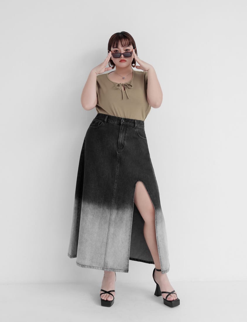 MUA! Space Cotton U-Neck Tie-Front Plus Size Top