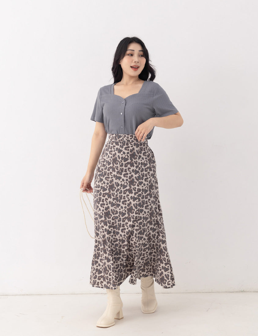Multicolor Heart Collar Floral Button Plus Size Ribbed Top