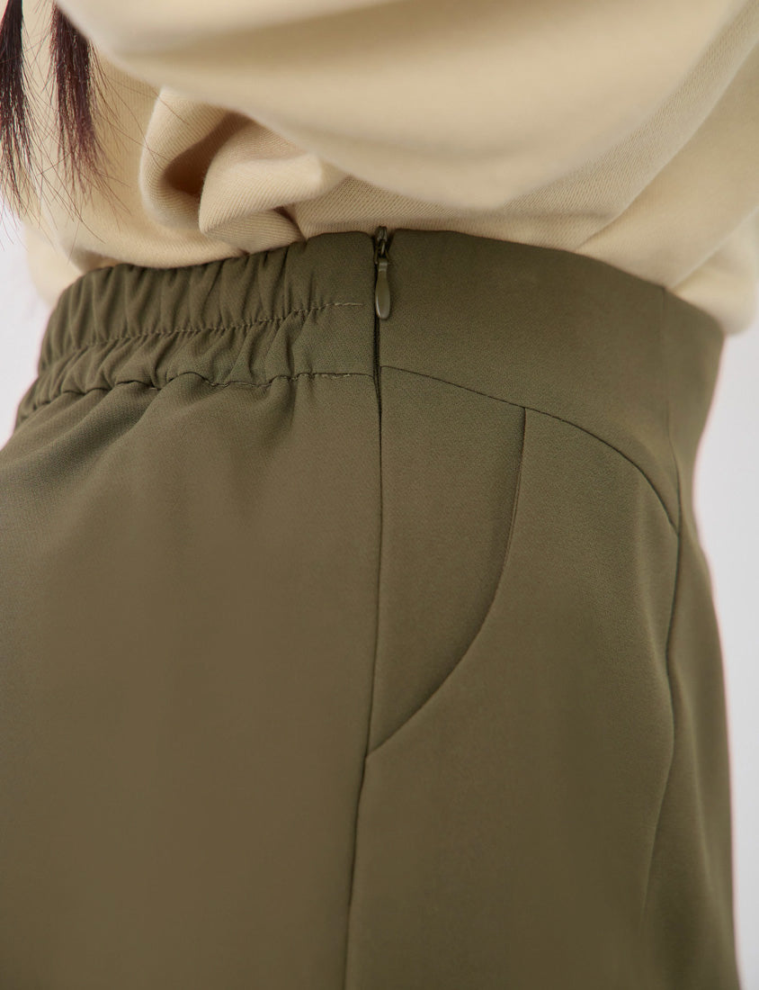 Versatile Center Stitch Plus Size Tailored Shorts