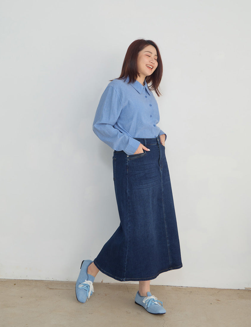 Standard Perfect Fit Back Slit Plus Size Denim Maxi Skirt