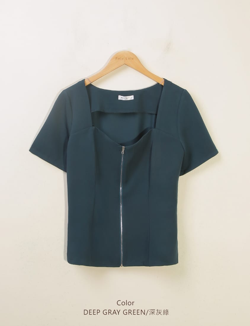 MUA! Heart-Shape Neckline Curved Zipper Plus Size Short Sleeve Top