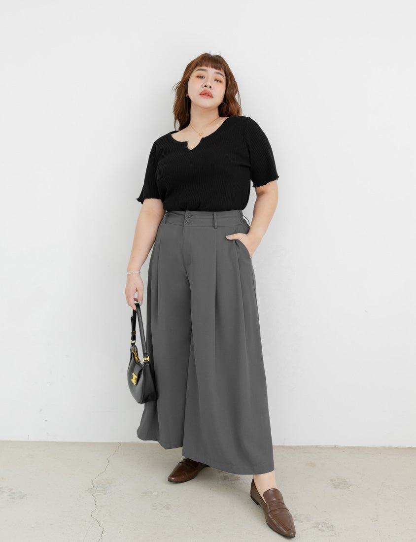 MISS. Essential Wavy Edge Plus Size Knit Top