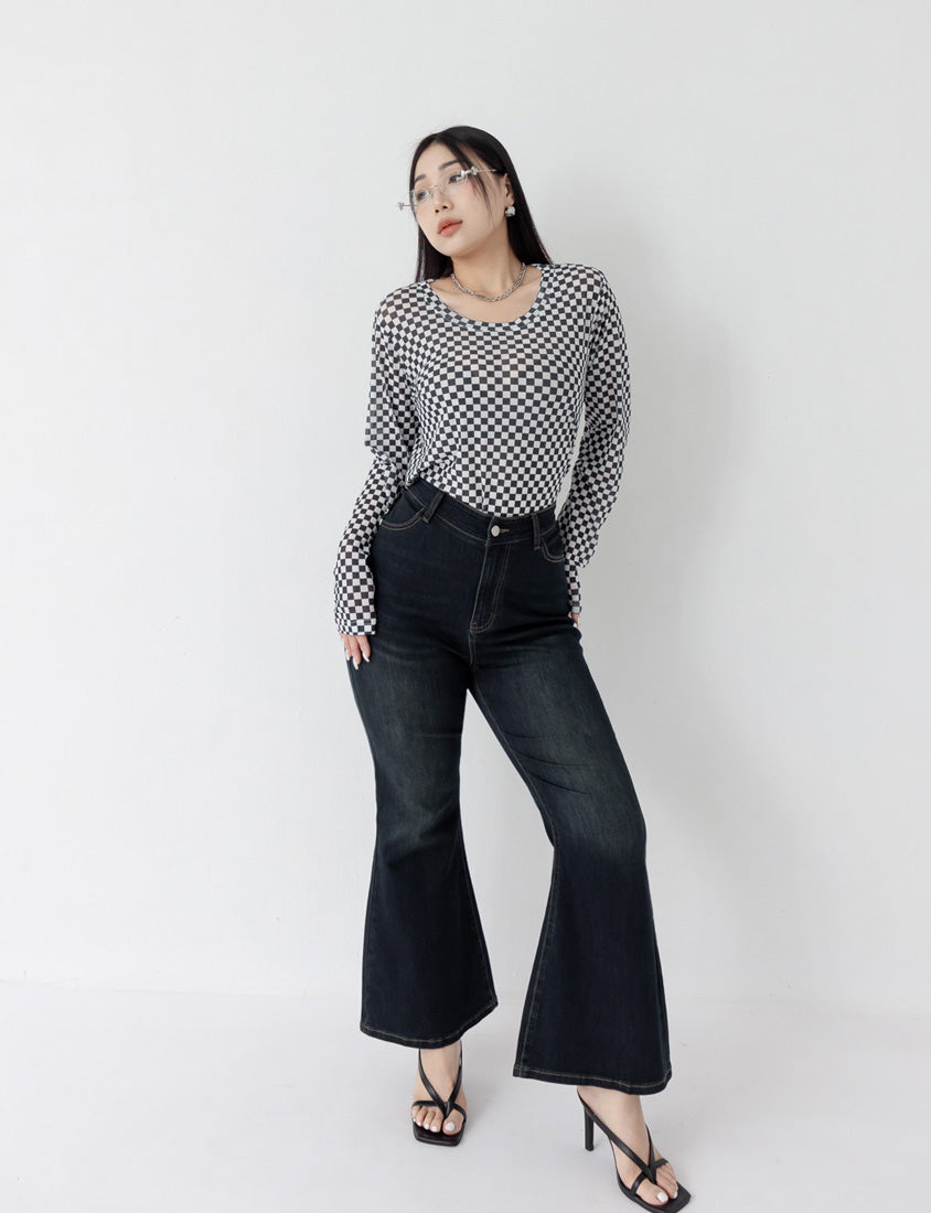 MUA! Cooling Tech V-Cut Plus Size Flare Jeans