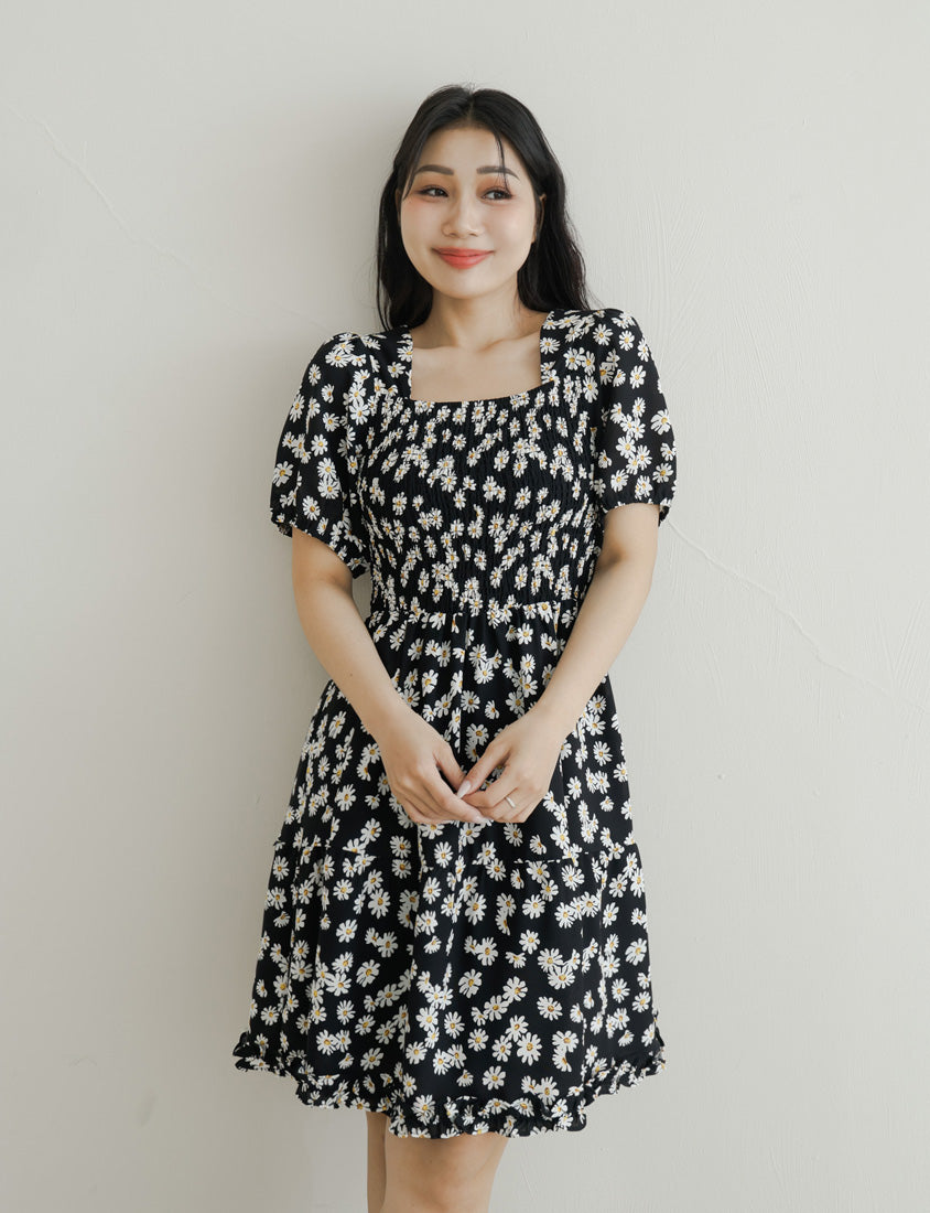 Daisy Print Square Neck Smocked Puff Sleeve Plus Size Mini Dress