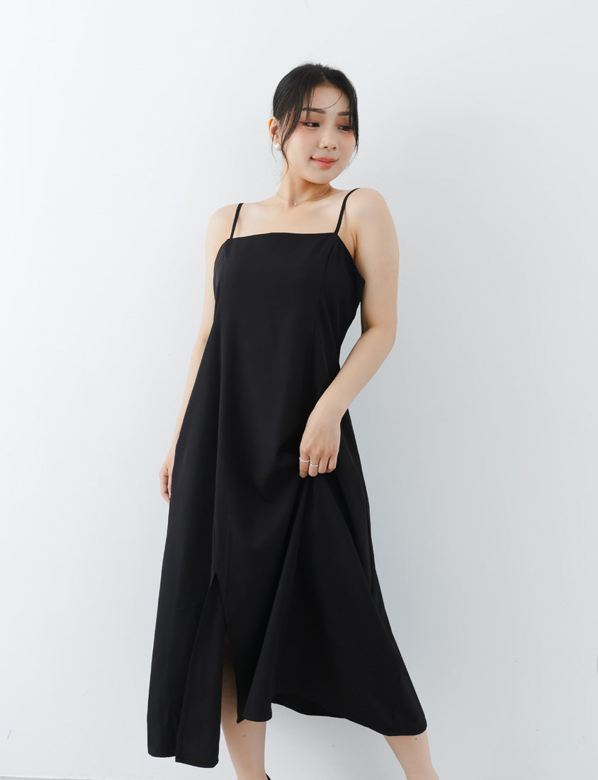 Wrinkle-Resistant Front Slit Adjustable Strap Plus Size Maxi Dress