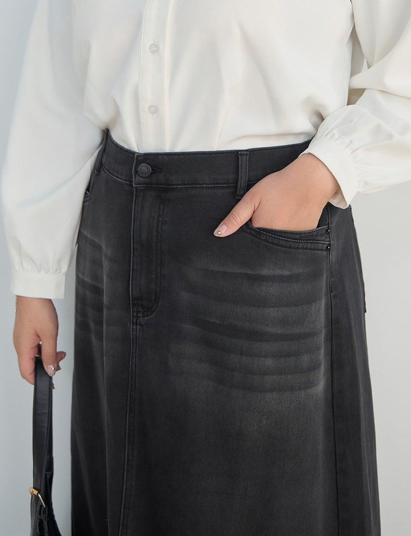 Apple-Shaped Friendly! Perfect Fit Back Slit Plus Size Denim Maxi Skirt