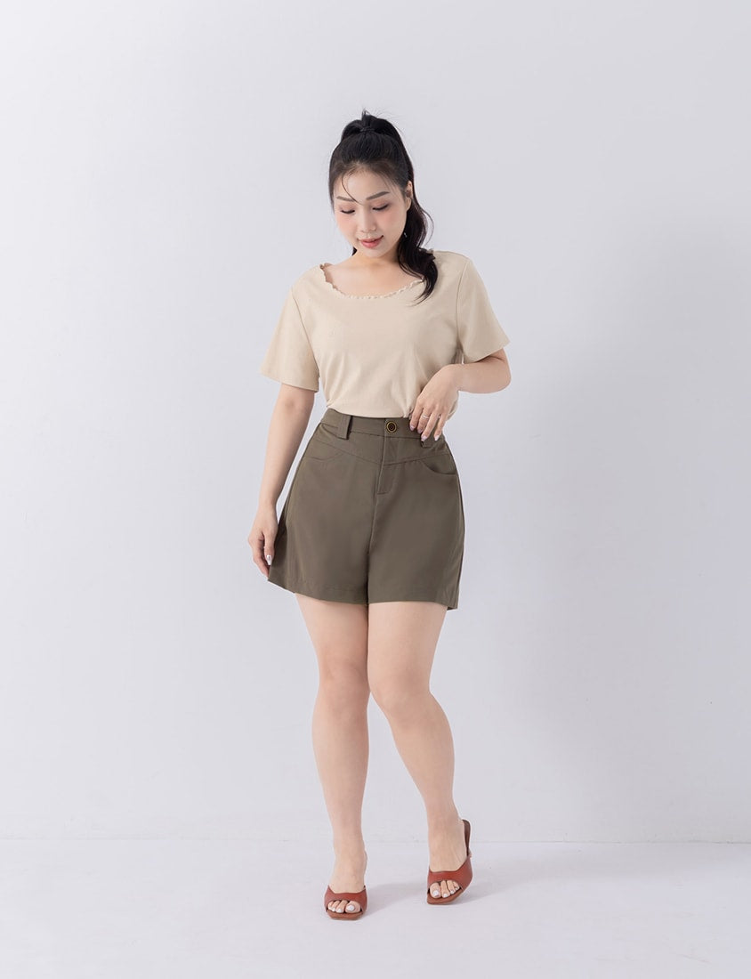 Tailored Seam Slim Fit Plus Size Shorts