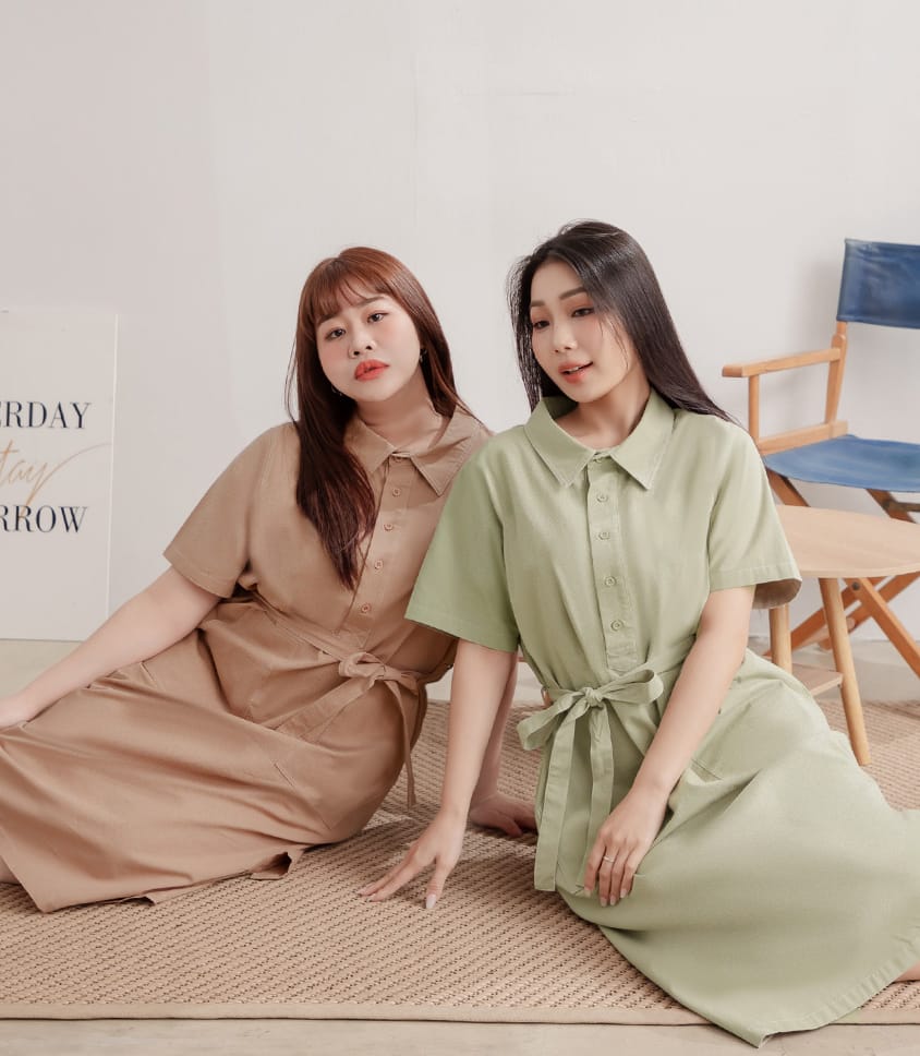 Color-Block Stitching Collar Twill Plus Size Maxi Dress (with Waist Tie)