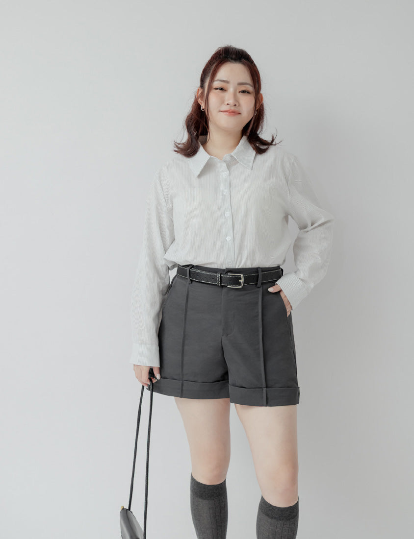 Elastic Back Waist Structured Cuffed Plus Size Shorts (With Belt)