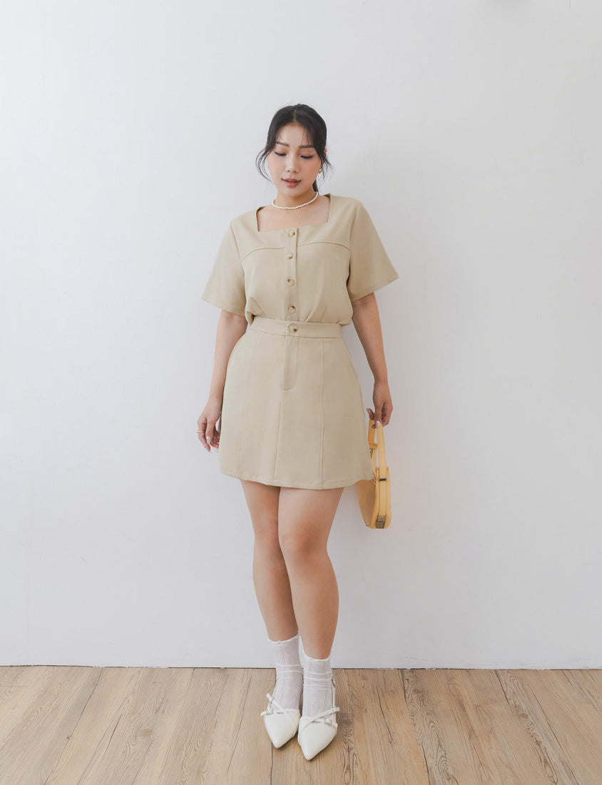 MISS. Korean Contrast Stitch Twill Back-Elastic Plus Size Mini Skirt