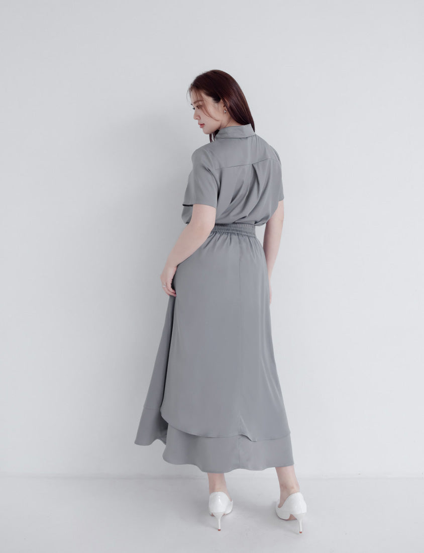MISS. Elegant Pleat-Back Satin Plus Size Pocket Shirt