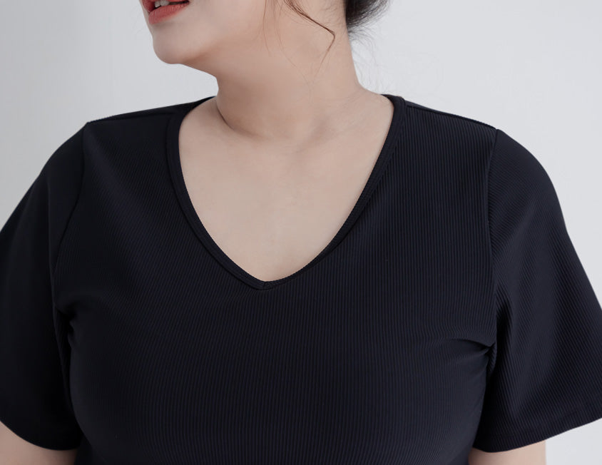Pobra. Airy Ribbed V-Neck Short Sleeve Plus Size Bratop